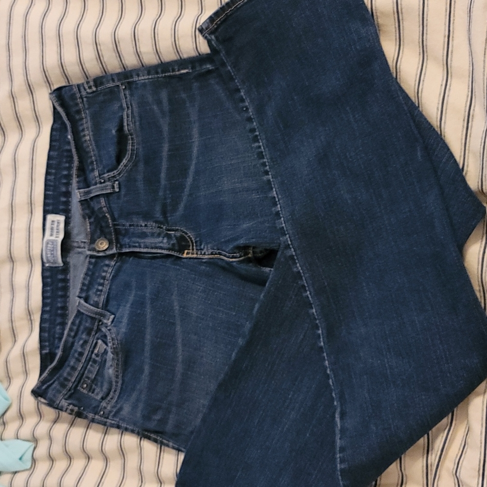Levi Signature Straight leg jeans. Sz 10 medium inseam